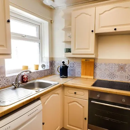 Holiday home Comfortable 2-bed In By Mcpi Hosting, Ideal For Contractors With Free Wifi & Parking *